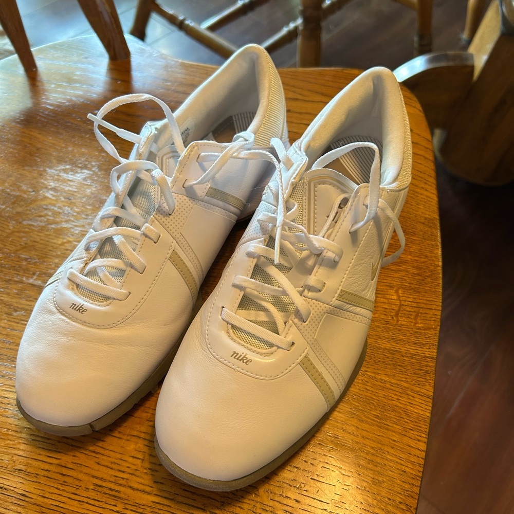 NWOT Nike golf shoe size 9.5
